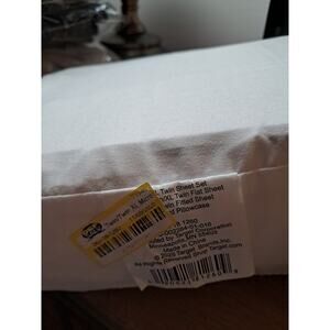 Target Twin/ XL Twin Set With Pillow Case White